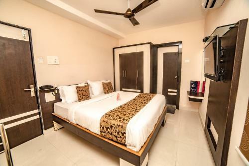 Oyo 9804 Hotel Sr Residency