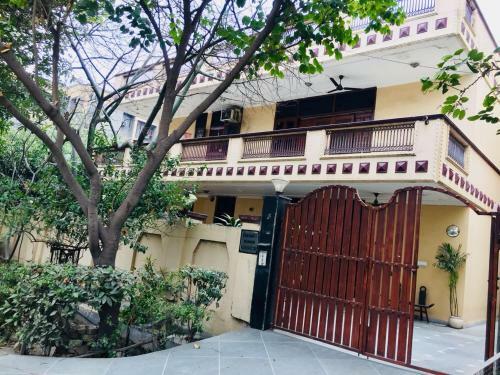 Hostal Orchid Suites