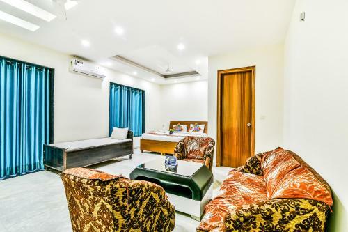 Fabhotel Merriment Noida