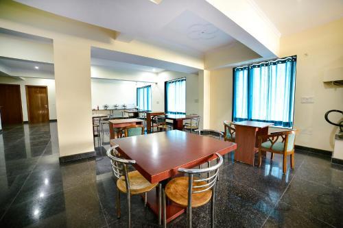 Fabhotel Merriment Noida