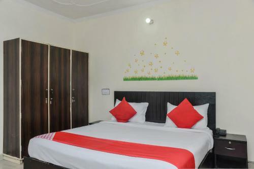 Hotel Oyo 24905 Attrap@209