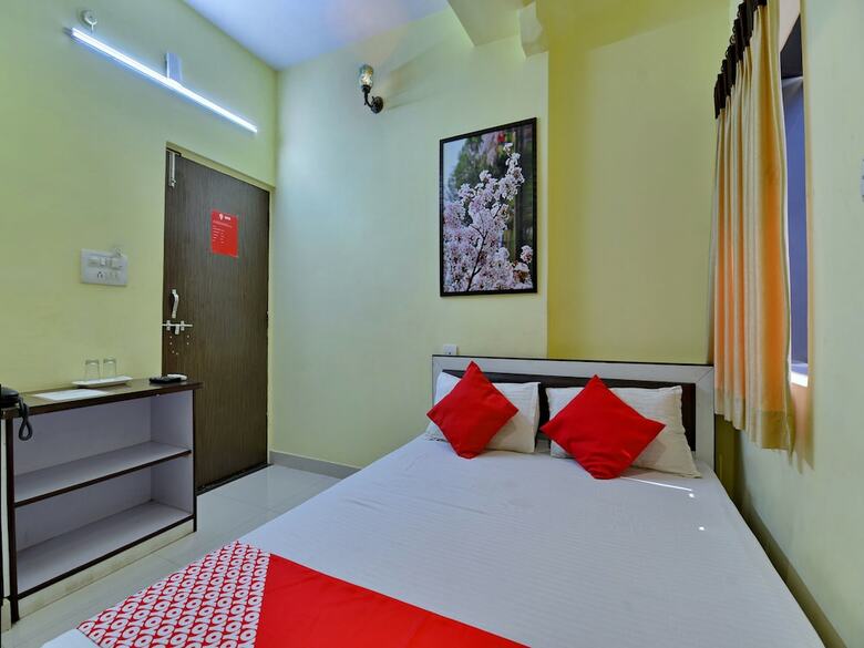 Hotel Oyo 16992 Primrose Residency
