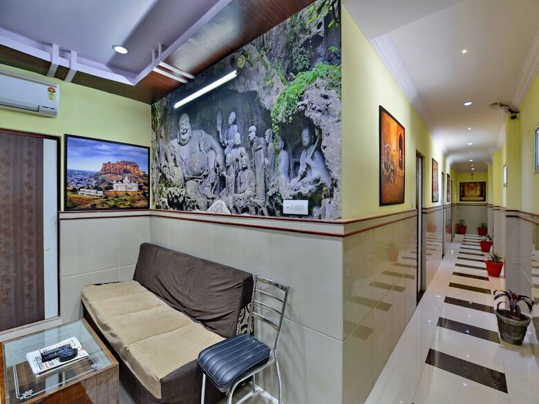 Hotel Oyo 16992 Primrose Residency