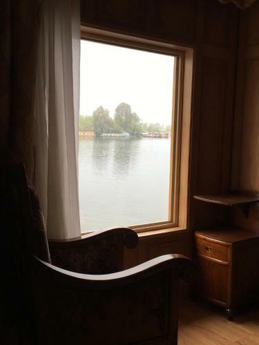 Mascot Houseboats