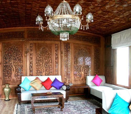 Sukoon Houseboat Dal Lake