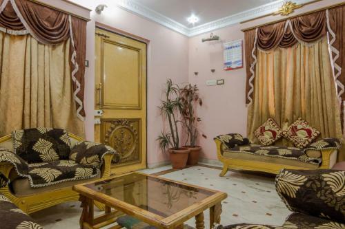 Royal Living