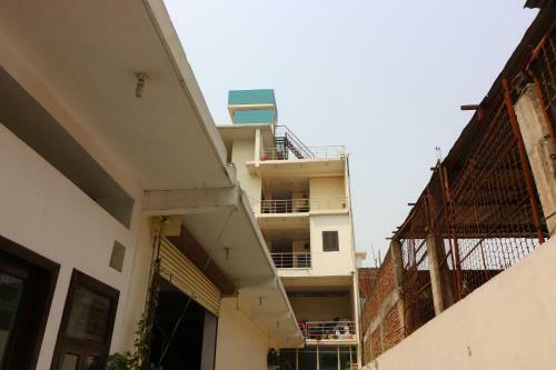 Oyo 14161 Hotel Sachin