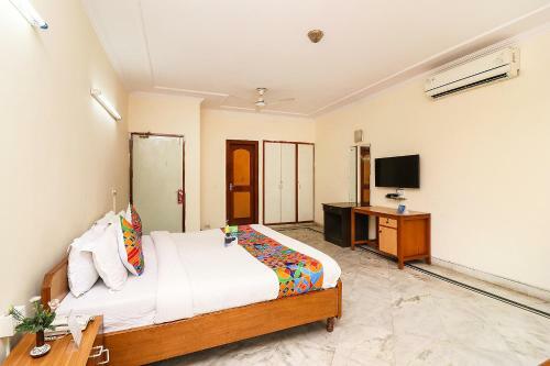 Hotel Oyo 9071 Mascot Residency