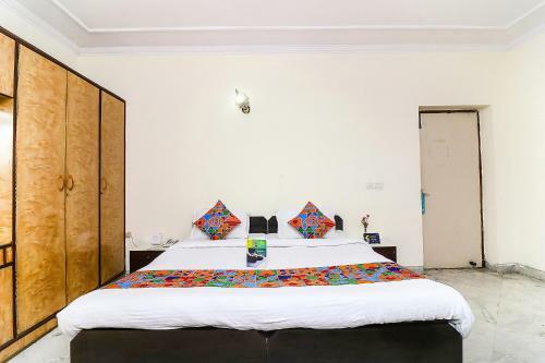 Hotel Oyo 9071 Mascot Residency