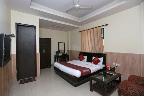 Hotel Oyo 11925 Krishna 26