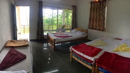 Hotel White Elephant Restaurant And Cottages