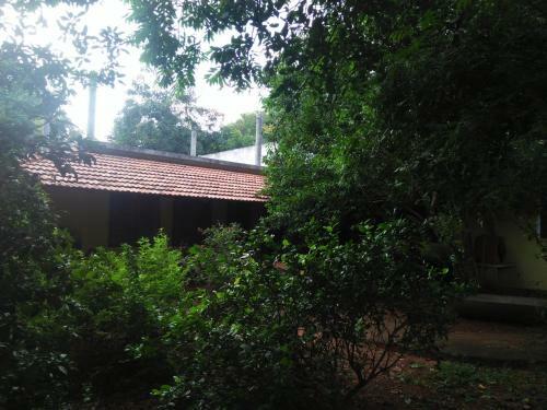 Hostal Adhi Homestay