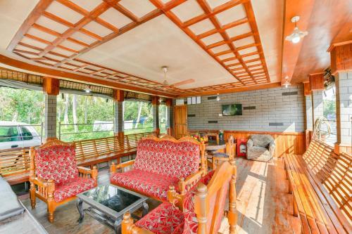Oyo 23104 Houseboat Indraprastham Four Square 4 Bhk