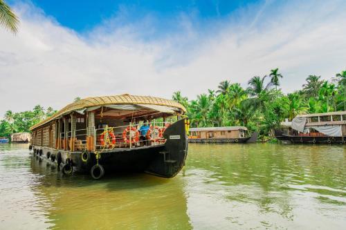 Oyo 23104 Houseboat Indraprastham Four Square 4 Bhk