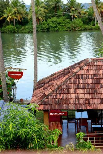 Hotel Lake N River Resort Munroe Island