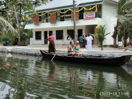 Royal Mundro Palace Home Stay