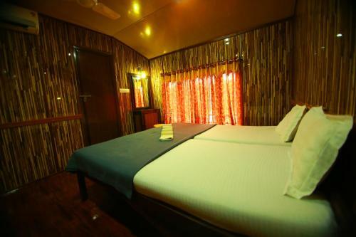 Hotel Angel Houseboat