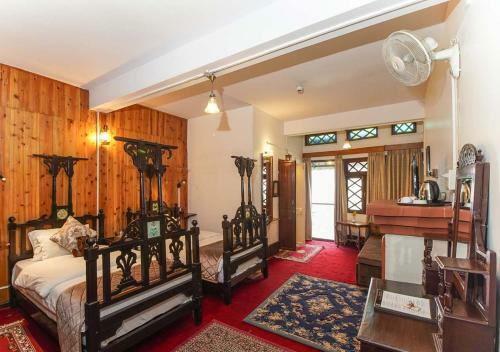 Cochrane Place Hotel
