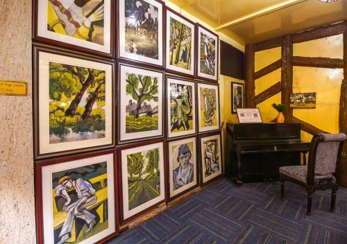 Cochrane Place Hotel