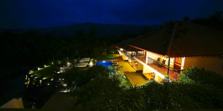 Hotel Athirapally Green Trees