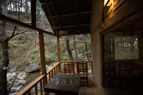 Albergue Mudhouse Jibhi, By E-living Project