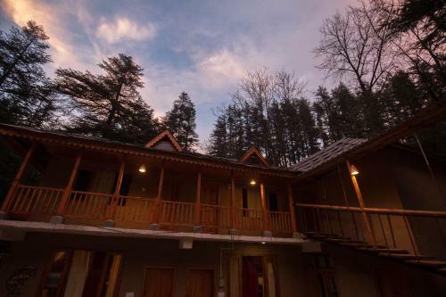 Albergue Mudhouse Jibhi, By E-living Project