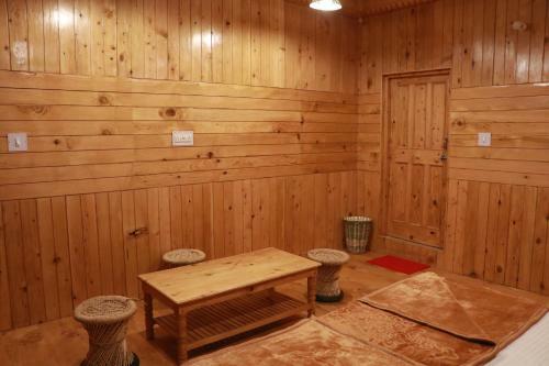 Hotel Tirthan Himalayan Holidays