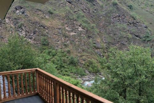 Hotel Tirthan Himalayan Holidays