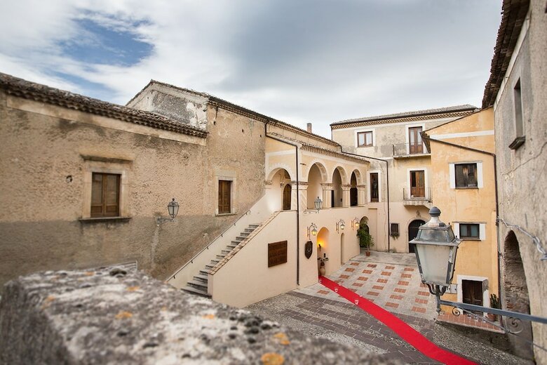 Hotel Castello Di Altomonte