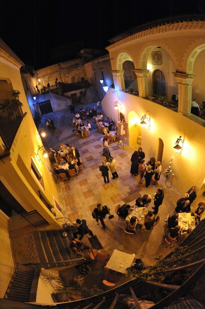 Hotel Castello Di Altomonte