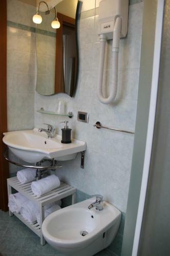 Hostal Vignola Rooms Avio