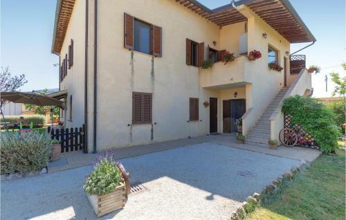 Six-bedroom Holiday Home In Castel Ritaldi (pg)