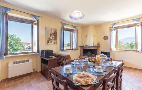 Six-bedroom Holiday Home In Castel Ritaldi (pg)