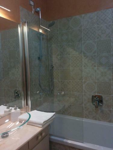 Hostal Marinella Guest House