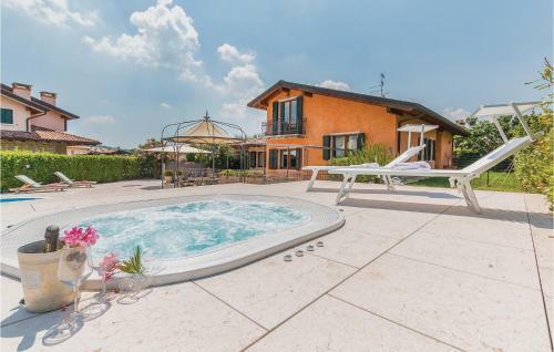 Six-bedroom Holiday Home In Fumane -vr-