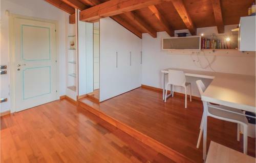 Six-bedroom Holiday Home In Fumane -vr-