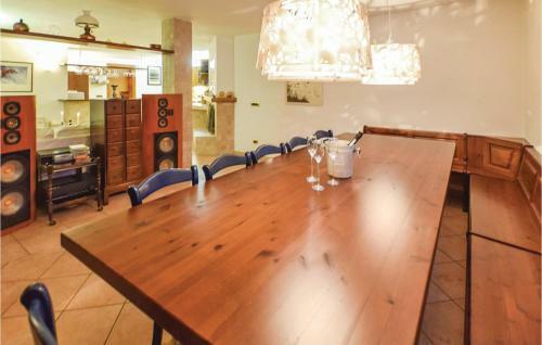 Six-bedroom Holiday Home In Fumane -vr-