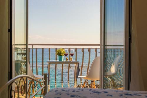 Tyche Apartment