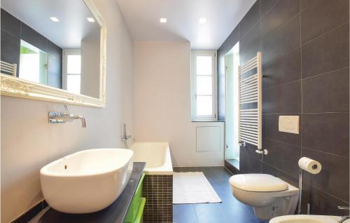 Three-bedroom Apartment In Genova (ge)