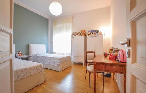 Three-bedroom Apartment In Genova (ge)