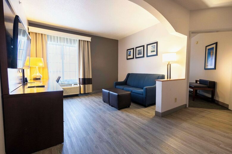 Hotel Comfort Suites