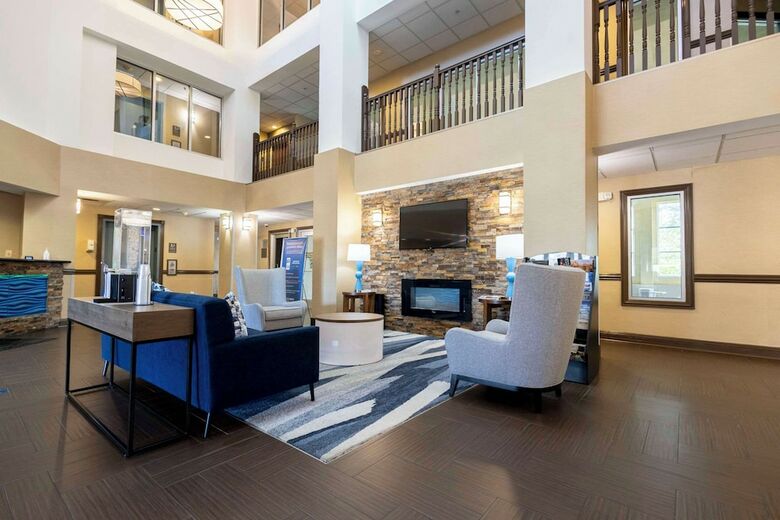 Hotel Comfort Suites