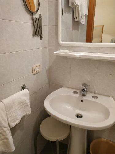 Hostal Gemini Camere E Suites