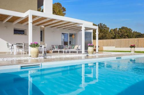 Sariva Villa - Pool, Beach And Luxury