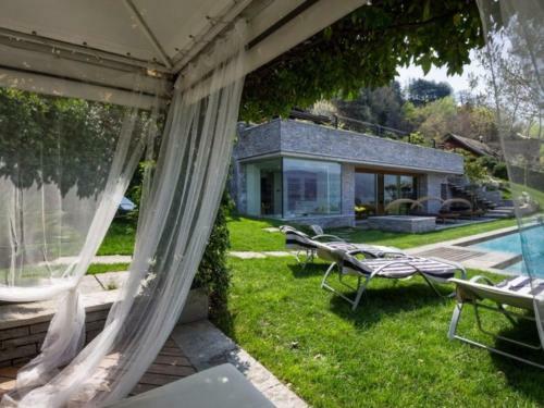 Ispra Villa Sleeps 8 Pool Air Con Wifi