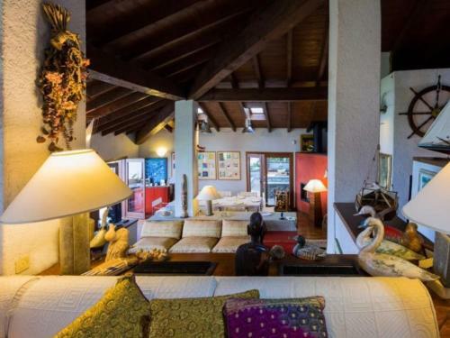 Ispra Villa Sleeps 8 Pool Air Con Wifi