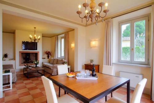Casorelle Villa Sleeps 8 Pool Wifi
