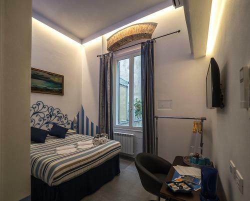 Hostal Teresa Rooms & Suites