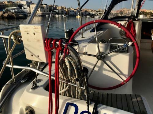 Barca A Vela Delfina