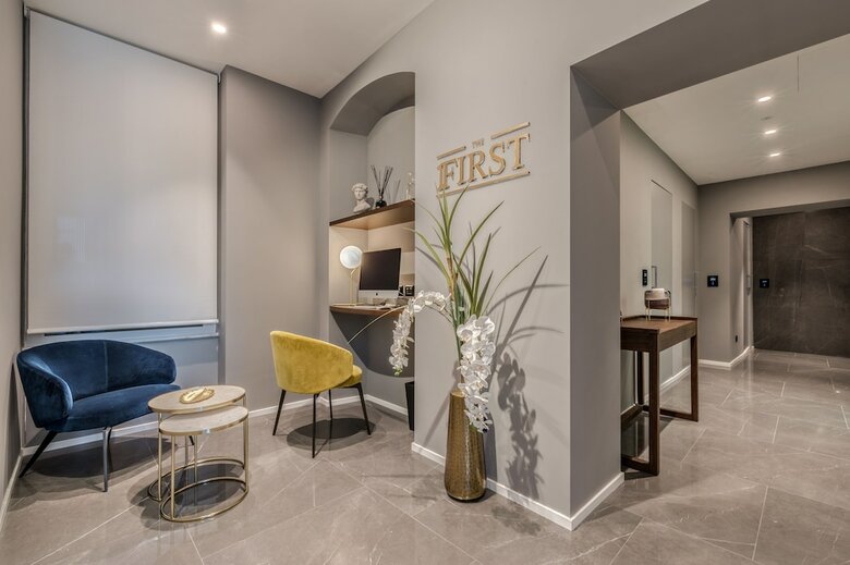 Hostal The First - La Spezia 5 Terre